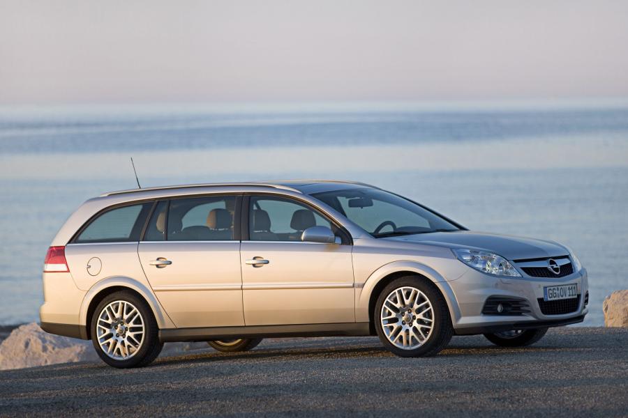  Opel Vectra Station Wagon 2005 года  (фото 24 из 33)